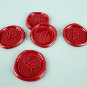 ครั่งพลาสติก ABS สำหรับตกแต่งชุดของขวัญ ฉีดพลาสติก ปั๊มตราโลโก้ พื้นผิวเงางาม